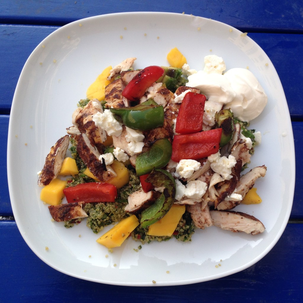 Jamies quinoasalat med kryddersvart&nbsp;kylling