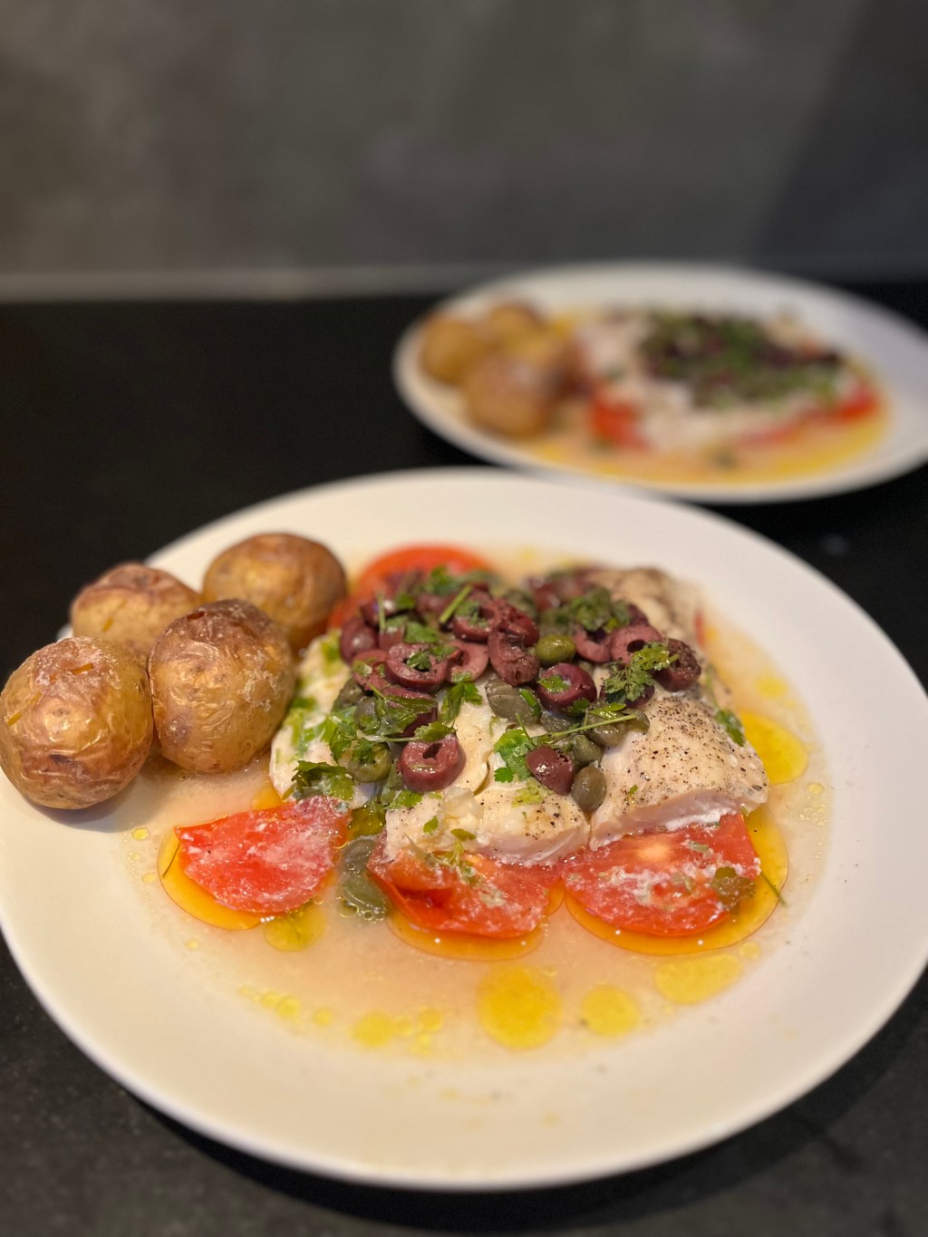 Ginos torskepakke med kapers og oliven og saltbakte&nbsp;poteter