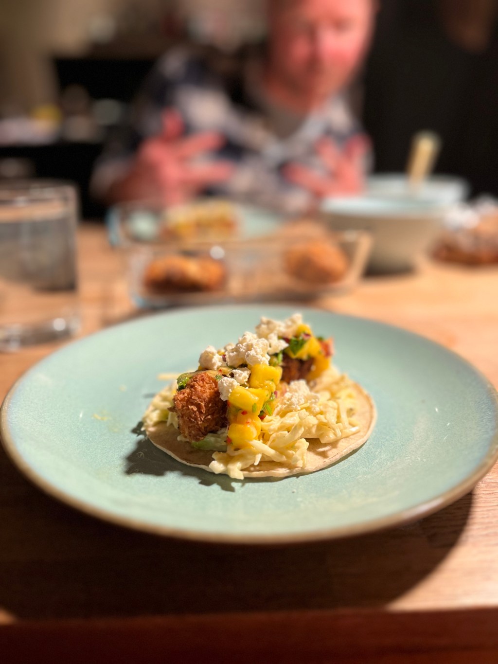 Fisketaco med fritert kveite, coleslaw og&nbsp;mangosalsa